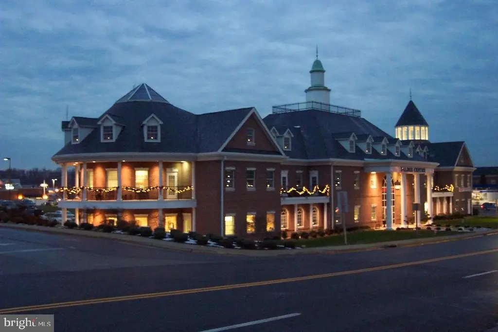 101 E Charles St #214, La Plata