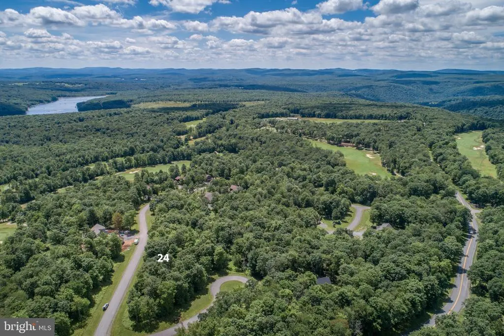 24 Greenbrier Dr, Mc Henry