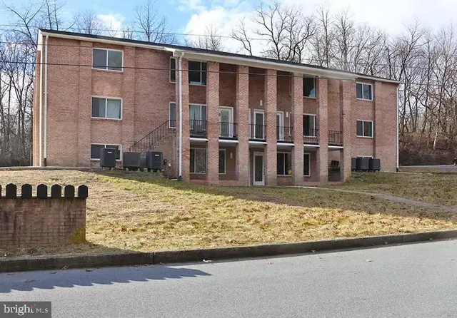 747 Garden Dr, Harrisburg