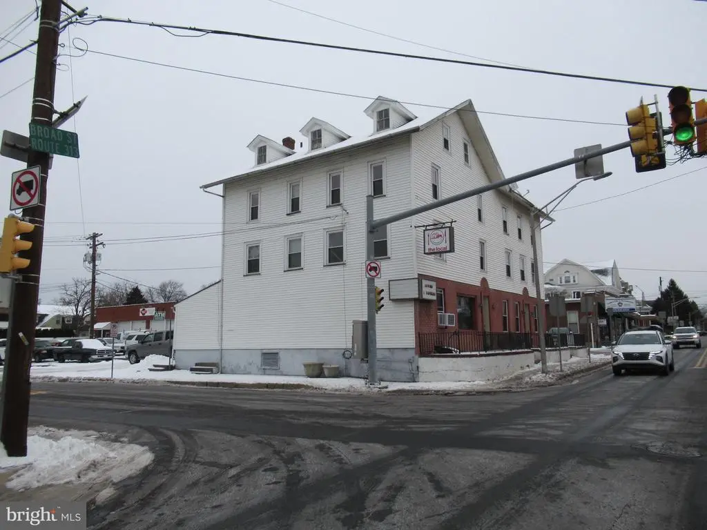 201 E Broad St, Quakertown