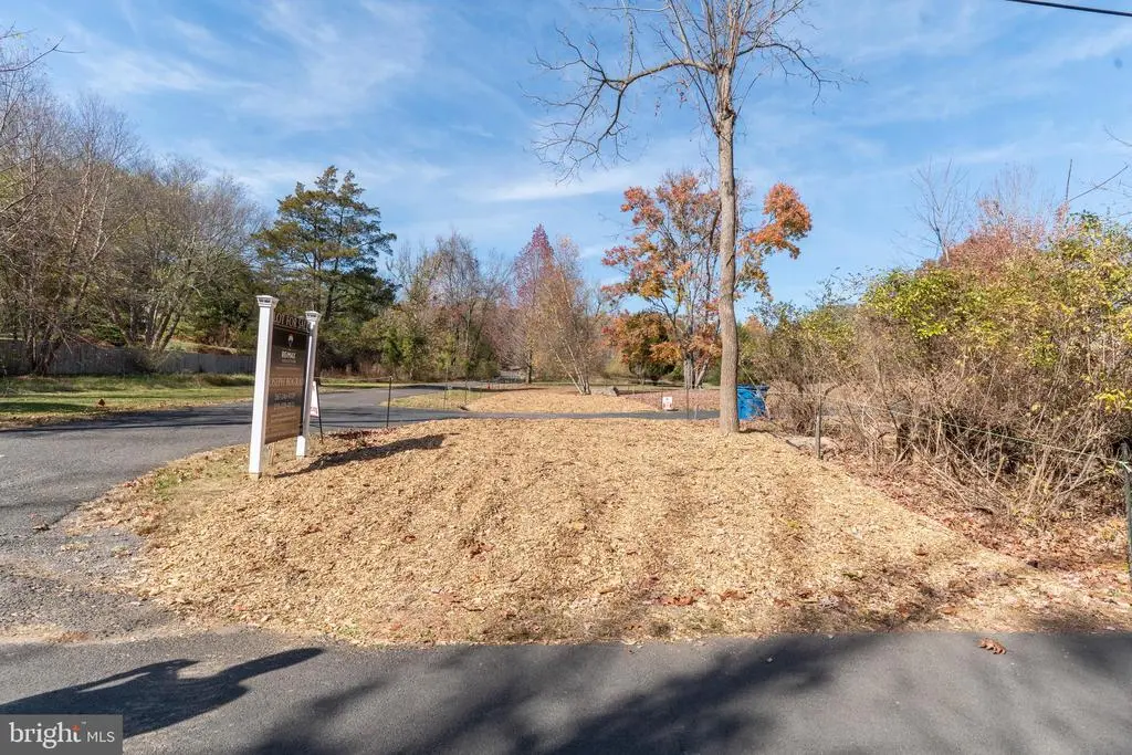 5322 Ash Rd, Buckingham