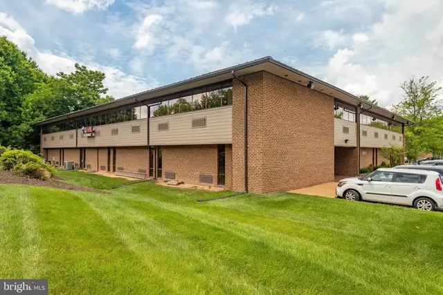 5641 Burke Centre, Burke