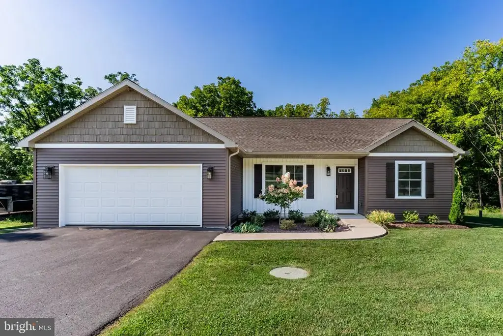 85 Old Colony Rd, SELINSGROVE