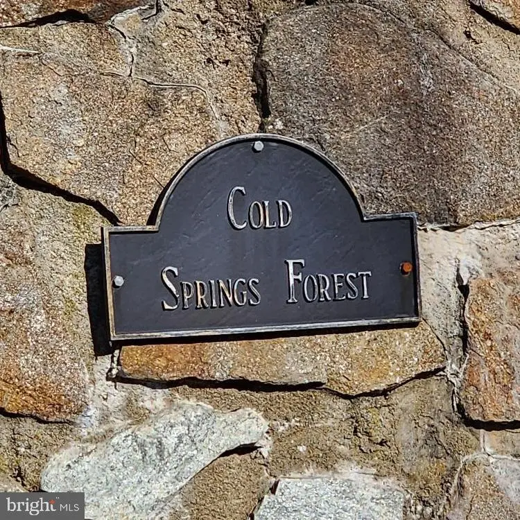 18 Spring Hill Rd, Mantua