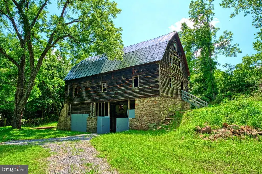 18 Old Mill Rd, WASHINGTON