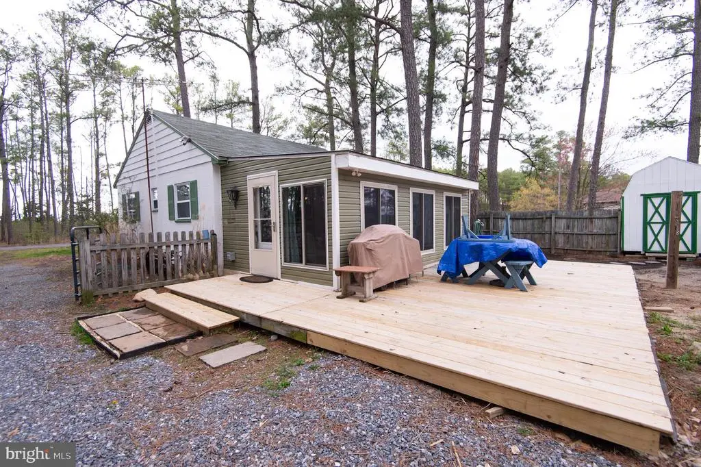 819 Seabreeze Dr, CAMBRIDGE