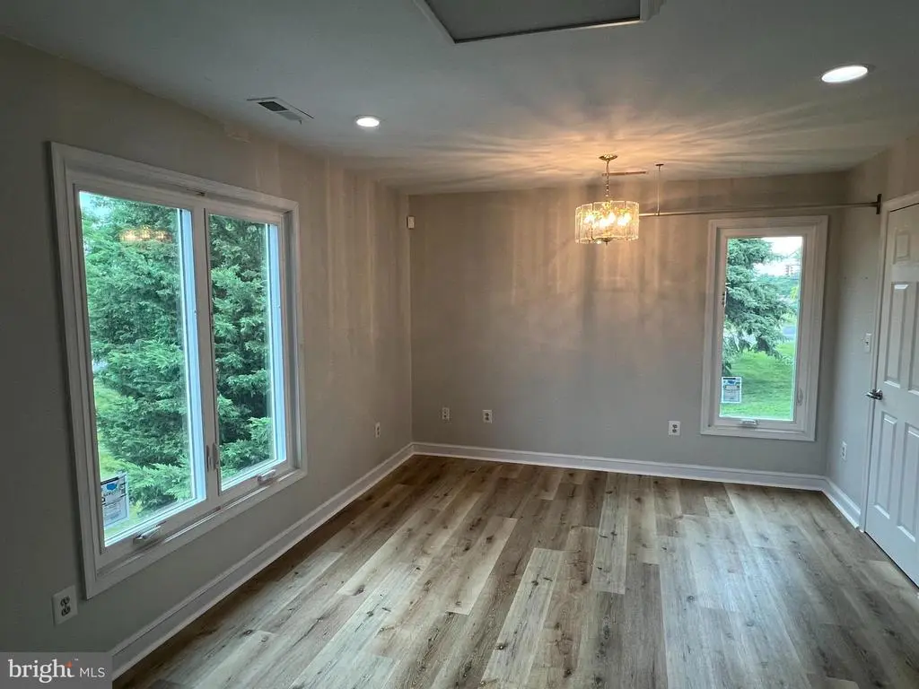 205 E Ridgeville Blvd, Mount Airy