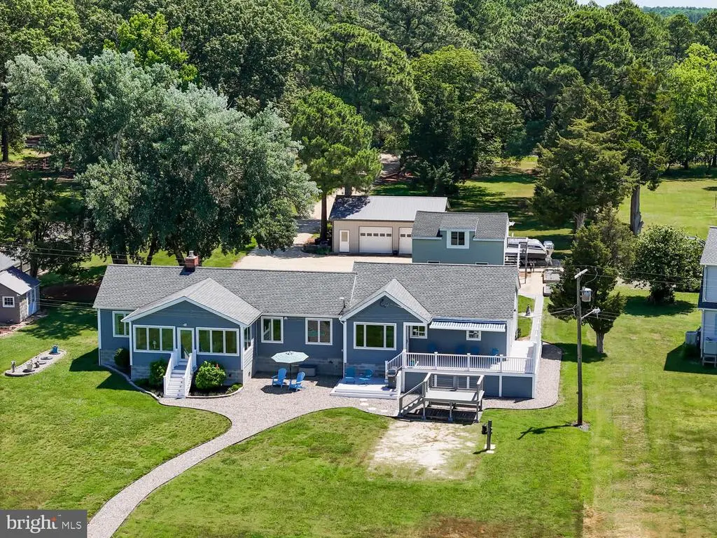 6104 Twin Point Cove Rd, Cambridge