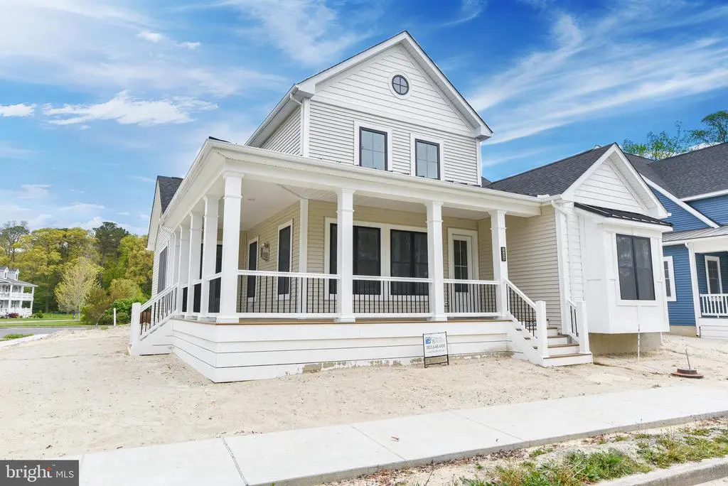 32667 Back Nine Way #3857, LONG NECK