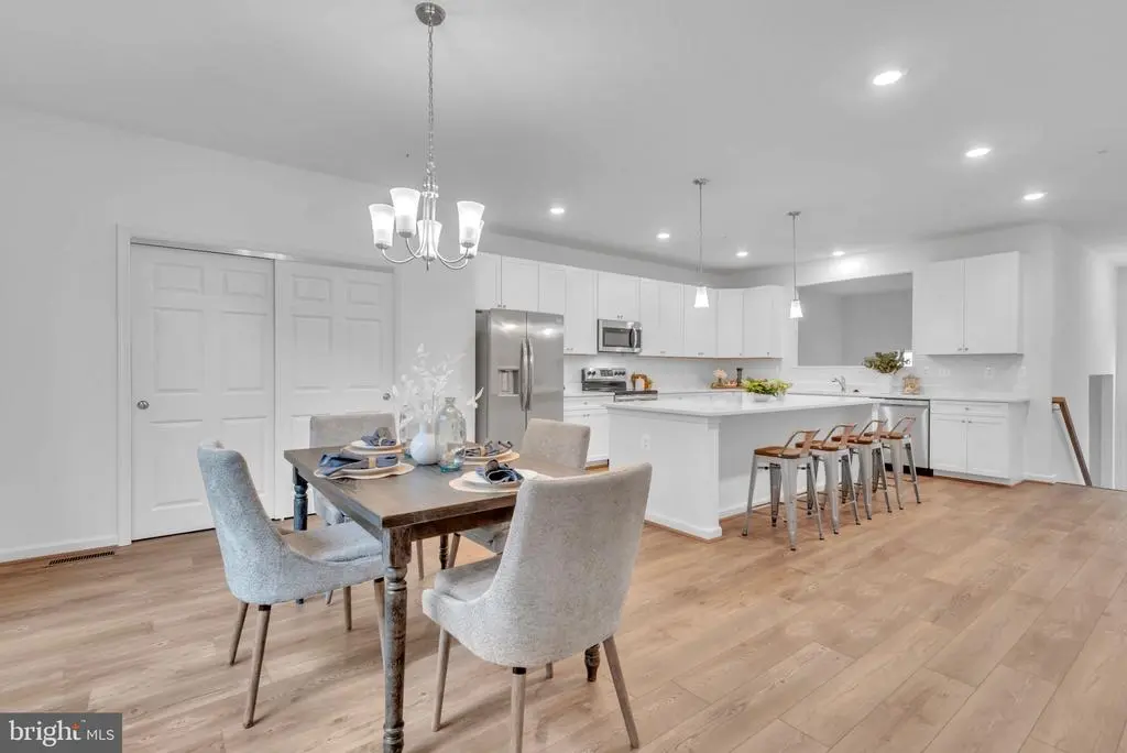 205 Featherstone Rd, Pasadena