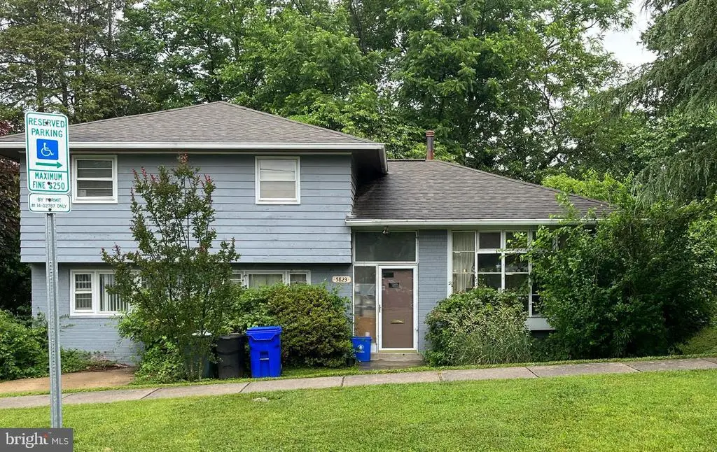 5823 Folkstone Rd, BETHESDA