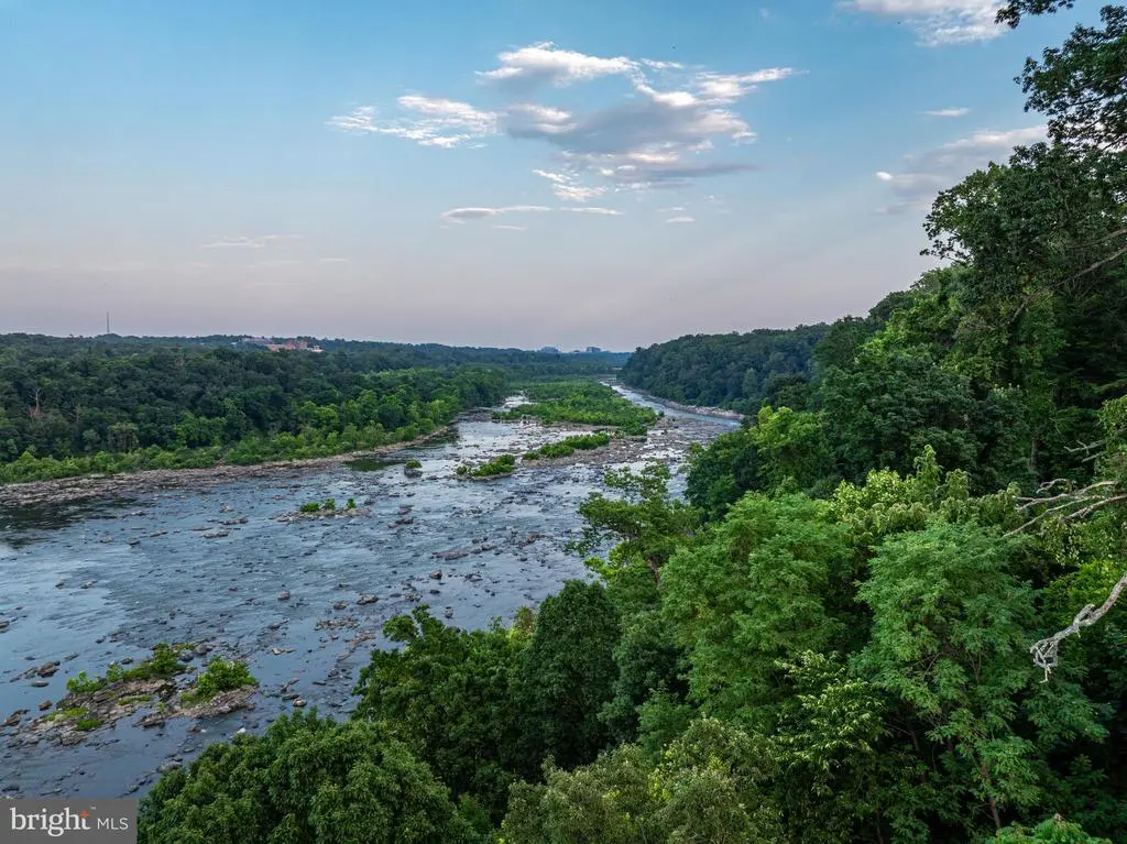 1159 Crest Ln, MCLEAN