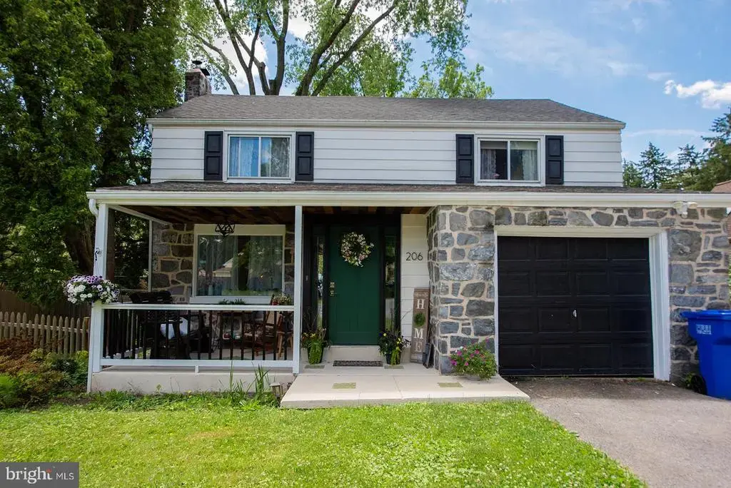 206 Meadia Ave, LANCASTER