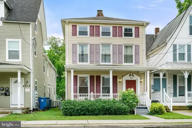 212 E Main St, Elkton