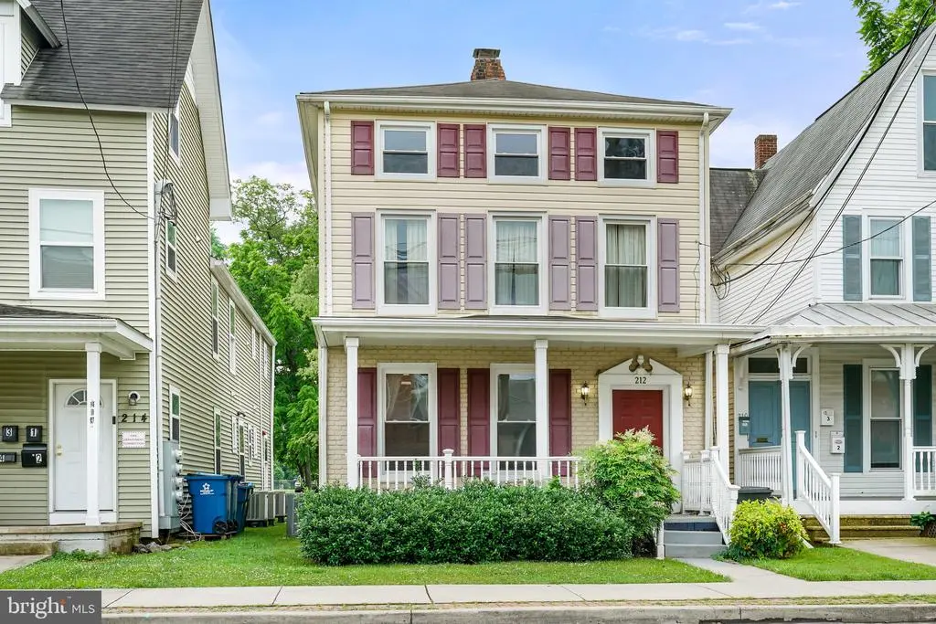 212 E Main St, Elkton