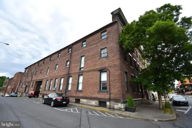 230 Ferry St, Easton