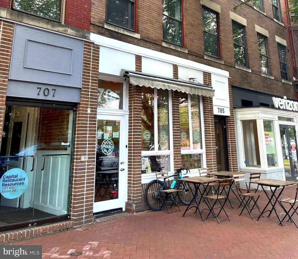 705 8th St Se, WASHINGTON