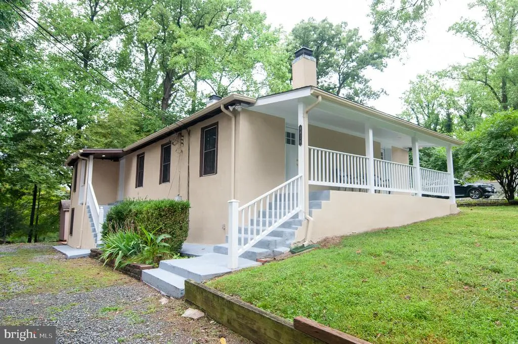 8818 Hawkins Ln, Chevy Chase