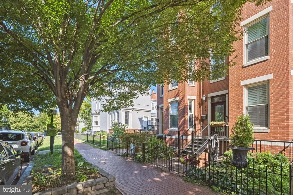 206 D St Se, WASHINGTON