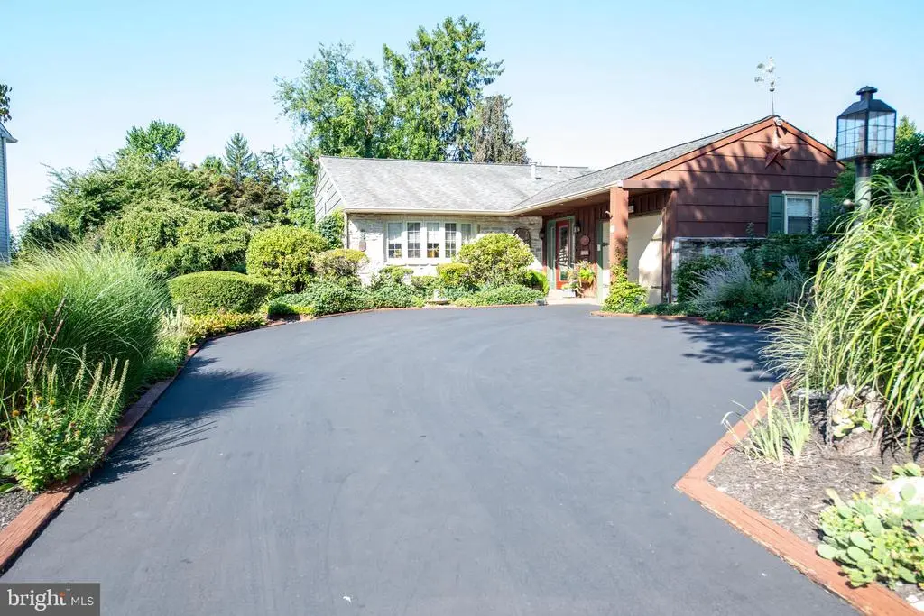 318 Belair Rd, Southampton