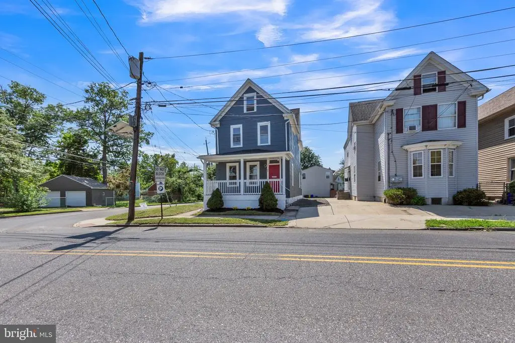 89 E Barber Ave, WOODBURY