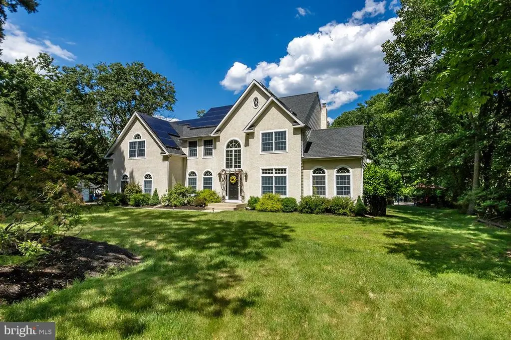 4 Monroe Ct, Southampton