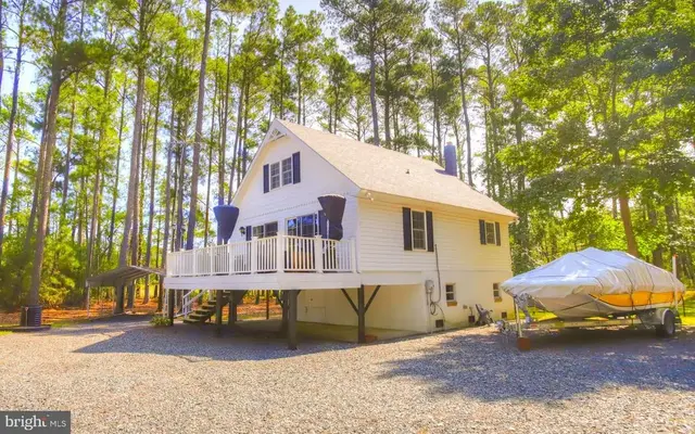 812 Pinehurst Dr, Cambridge