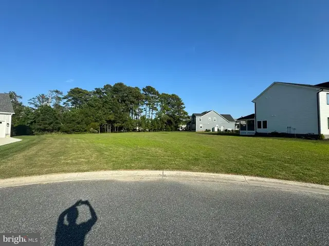 10004 Seaplane Ln, Berlin