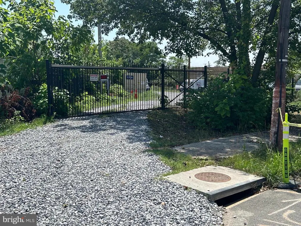 2405 Douglas St Ne, WASHINGTON