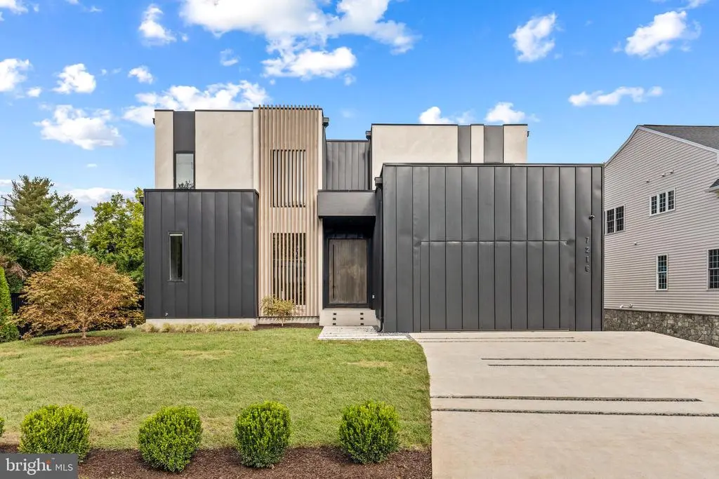 7216 Davis Ct, MCLEAN