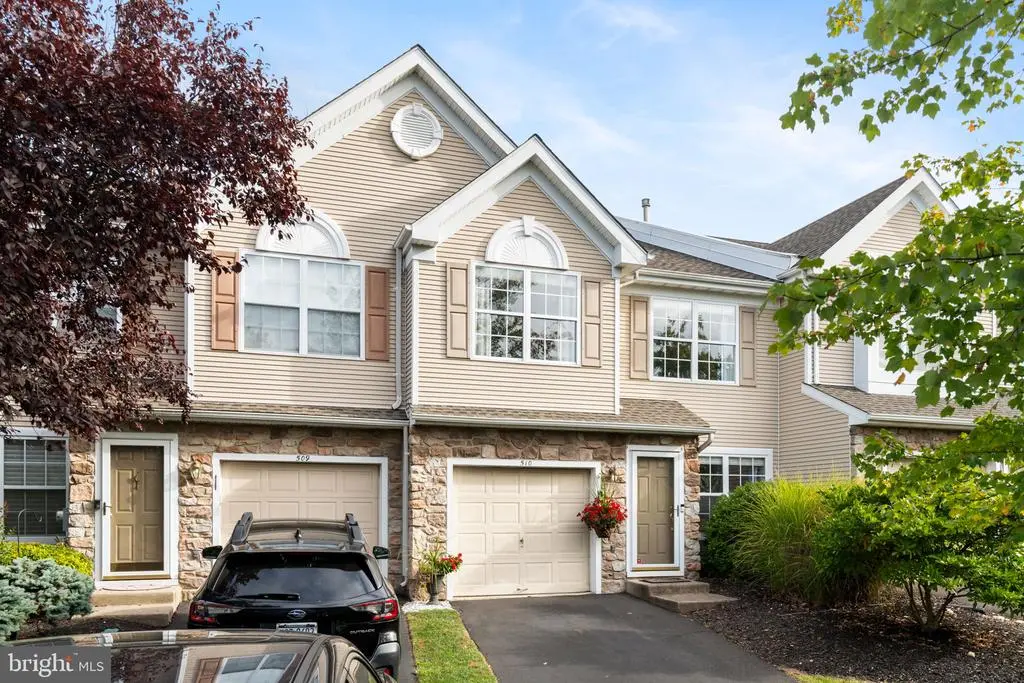 510 Coachwood Ct, Newtown