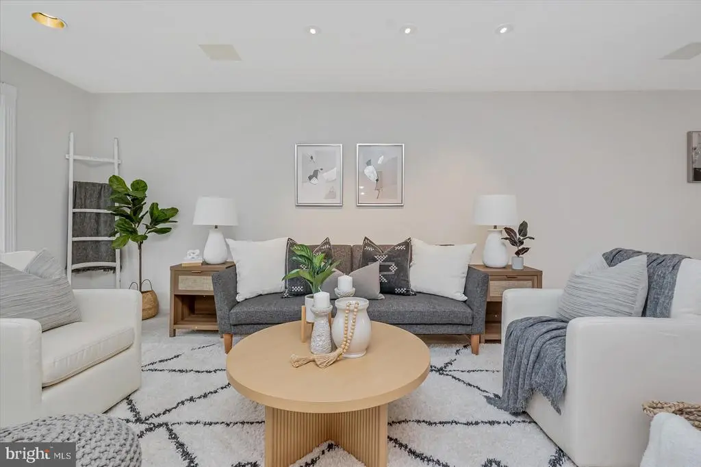 1 Marcie Woods Ct, Pikesville