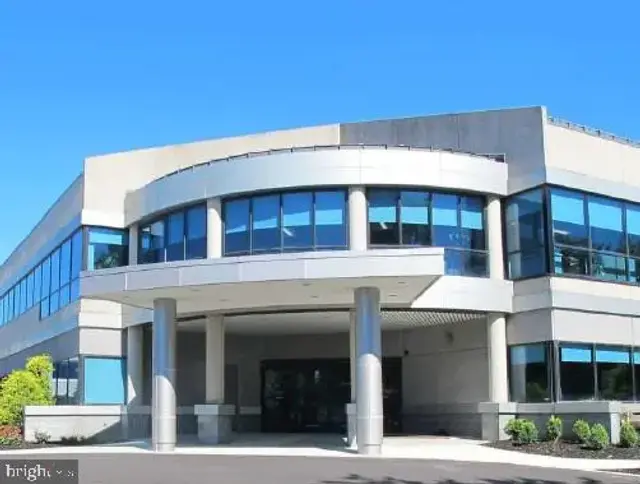 160 N Pointe Blvd #106, Lancaster