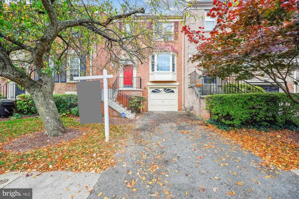 18 Cedarwood Ct, Rockville