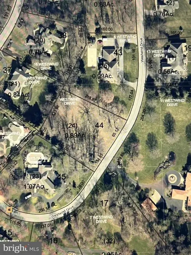 4 Westwind Dr, Lemoyne