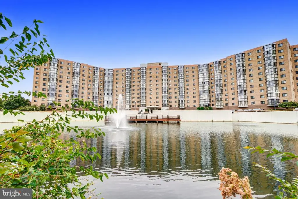 3330 N Leisure World Blvd #5-528, Silver Spring