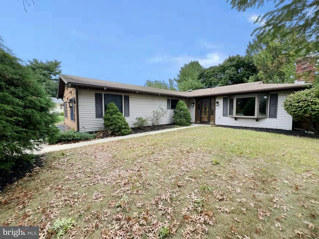 8 Stafford Ct, Mount Holly