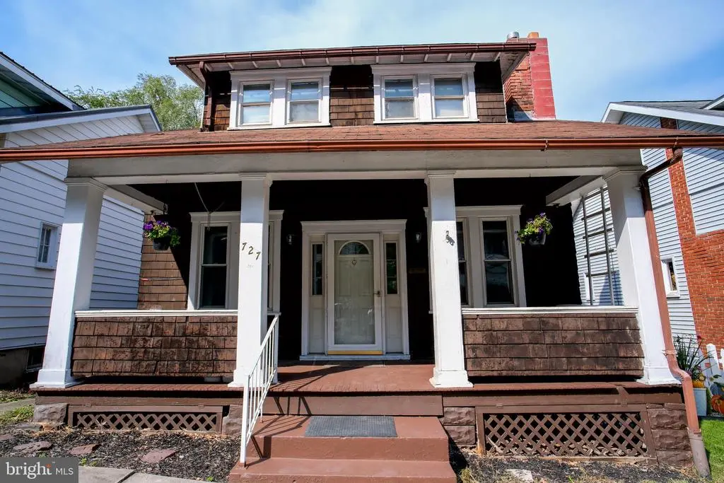 727 Gephart Dr, Cumberland