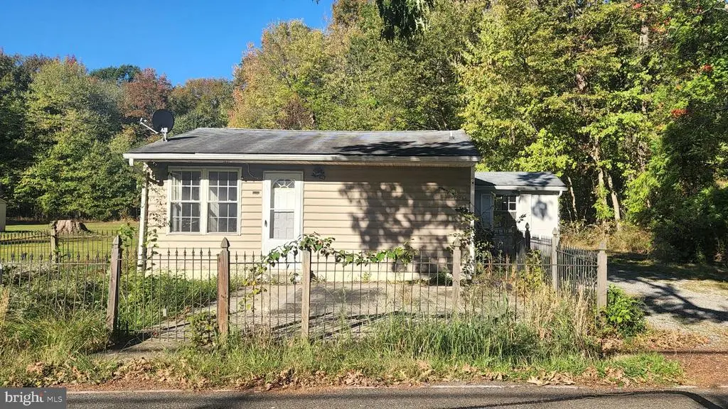 5218 Nick Rd, Shady Side