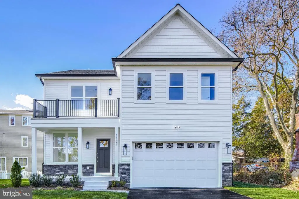 1127 Shore Dr, Edgewater