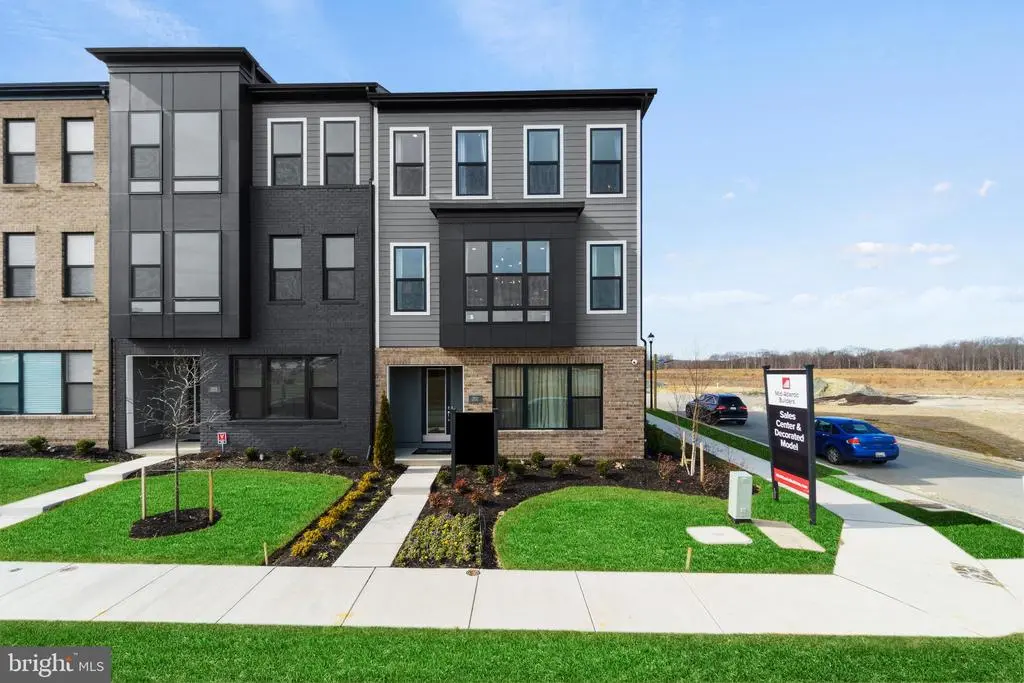 201 Summit Point Blvd, Bowie