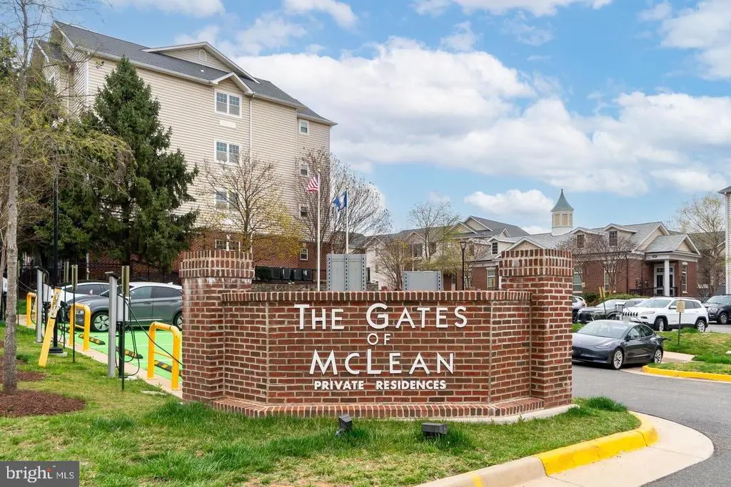 1521 Spring Gate Dr #10102, MCLEAN