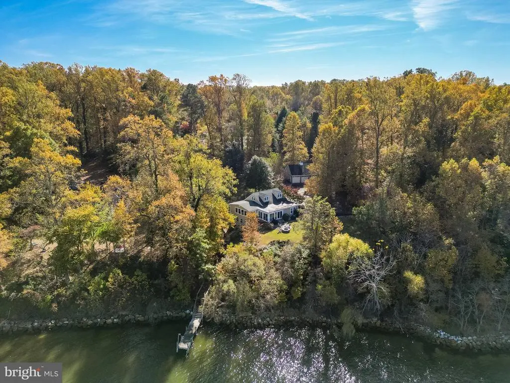 26272 Bugbee Ln, Hollywood