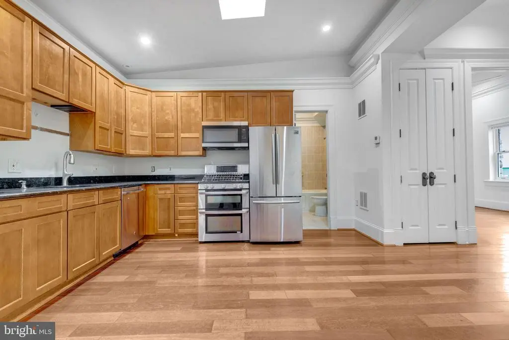 936 Madison St Nw #201, Washington