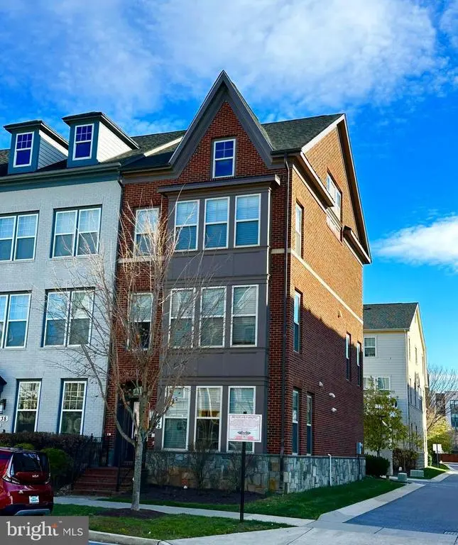 242 Strummer Ln, Gaithersburg