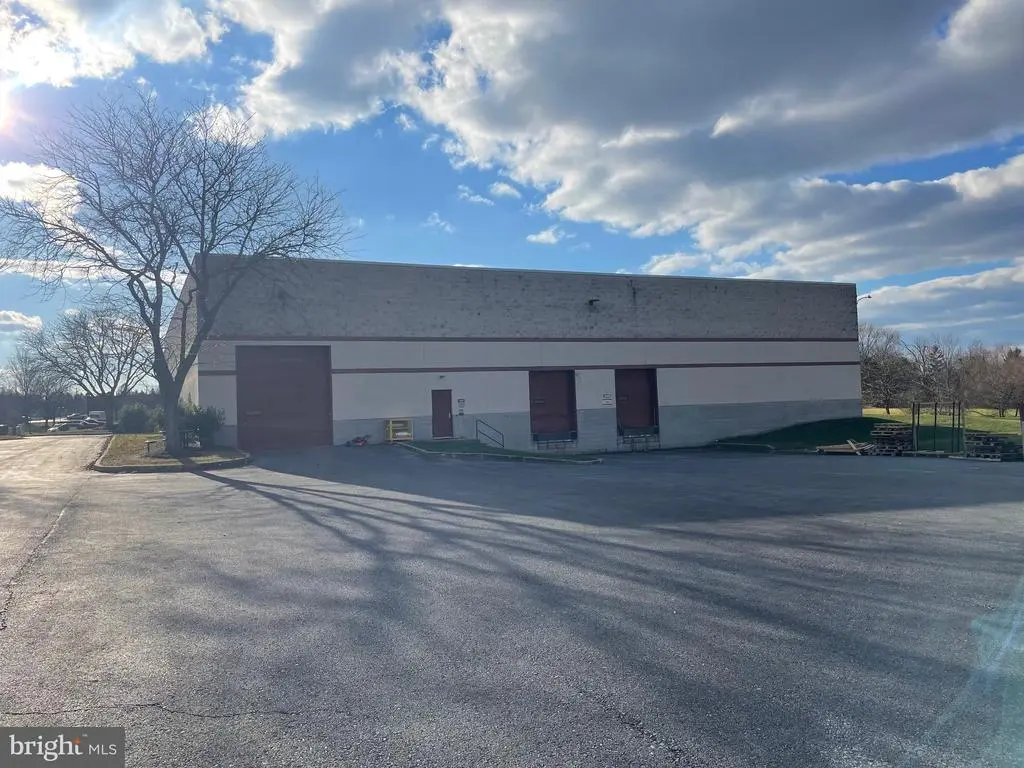 1834 Freedom Rd, Lancaster