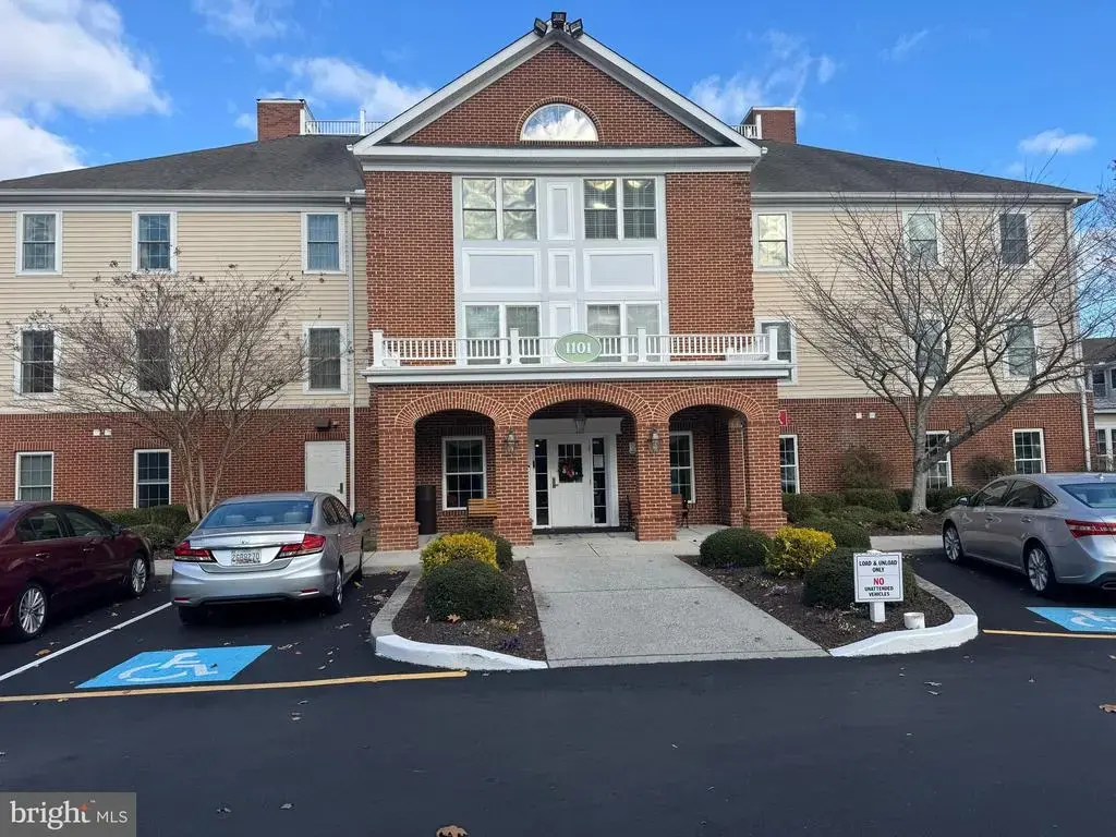 1101 S Schumaker Dr #105, SALISBURY