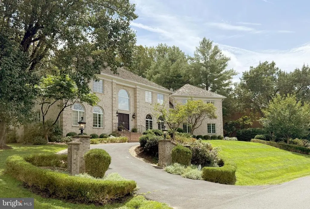 8013 Greenwich Woods Dr, MCLEAN