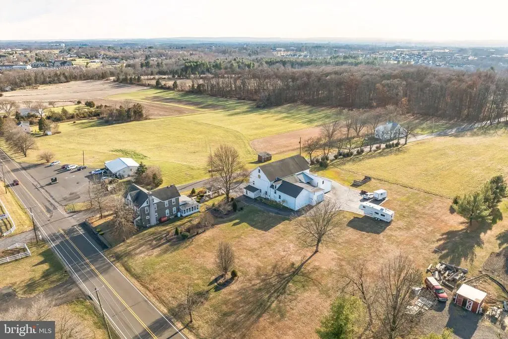 411 Swamp Pike, SCHWENKSVILLE