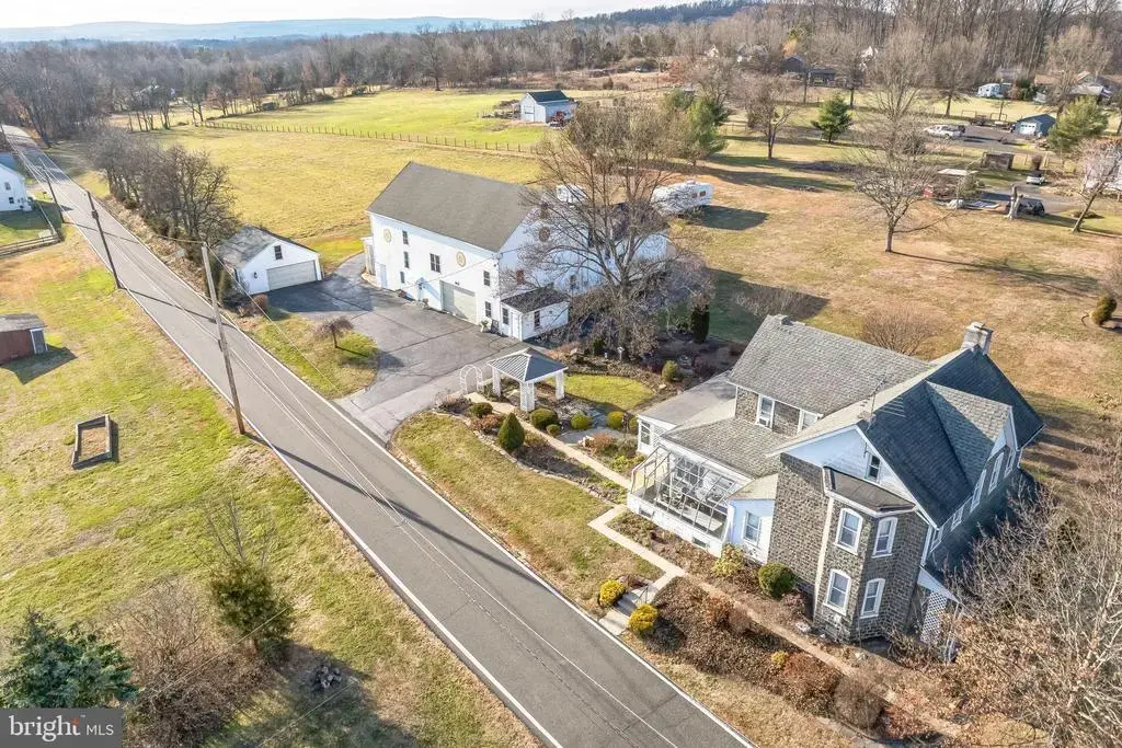 411 Swamp Pike, SCHWENKSVILLE